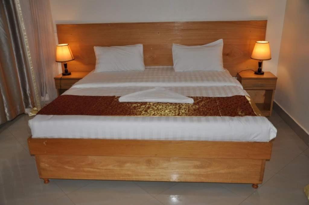 Hoima Eka Hotel Bagian luar foto